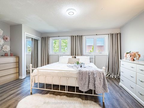 Photo 18 at 152 Lindenshire Avenue, Maple, Vaughan