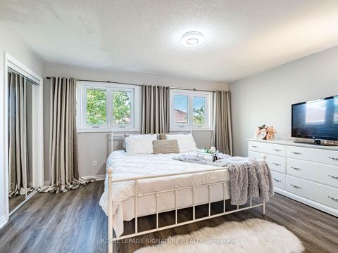 Photo 19 at 152 Lindenshire Avenue, Maple, Vaughan