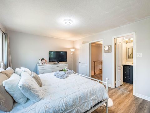 Photo 20 at 152 Lindenshire Avenue, Maple, Vaughan