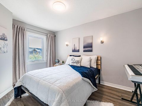 Photo 23 at 152 Lindenshire Avenue, Maple, Vaughan