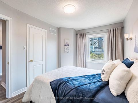 Photo 24 at 152 Lindenshire Avenue, Maple, Vaughan