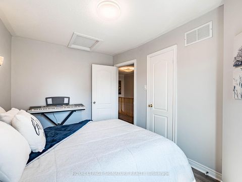 Photo 25 at 152 Lindenshire Avenue, Maple, Vaughan