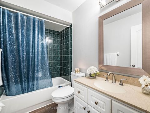 Photo 28 at 152 Lindenshire Avenue, Maple, Vaughan