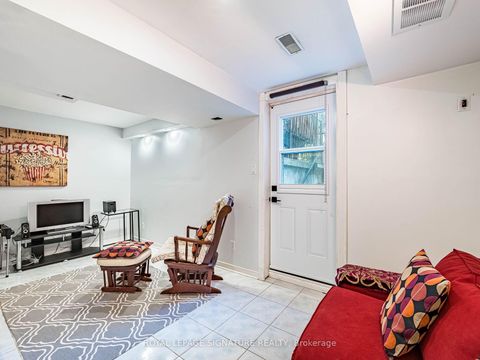 Photo 30 at 152 Lindenshire Avenue, Maple, Vaughan