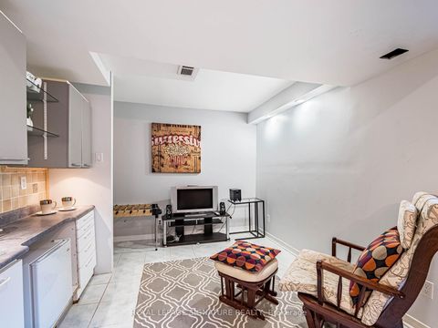 Photo 31 at 152 Lindenshire Avenue, Maple, Vaughan