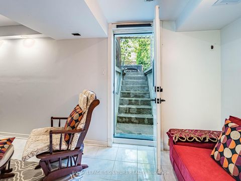 Photo 34 at 152 Lindenshire Avenue, Maple, Vaughan