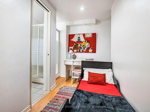 Photo 35 at 152 Lindenshire Avenue, Maple, Vaughan