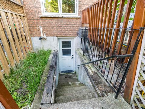 Photo 42 at 152 Lindenshire Avenue, Maple, Vaughan