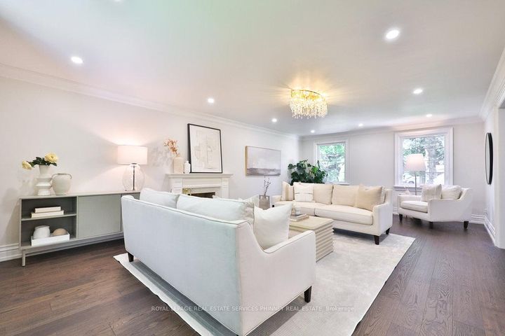 Photo 4 at 1033 Wenleigh Court, Lorne Park, Mississauga