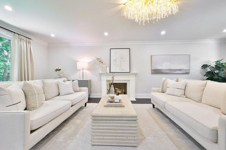 Photo 5 at 1033 Wenleigh Court, Lorne Park, Mississauga
