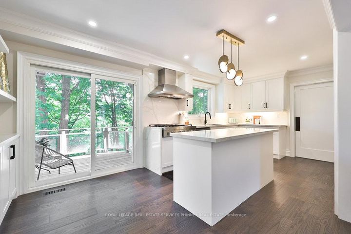 Photo 11 at 1033 Wenleigh Court, Lorne Park, Mississauga