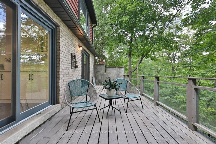 Photo 13 at 1033 Wenleigh Court, Lorne Park, Mississauga