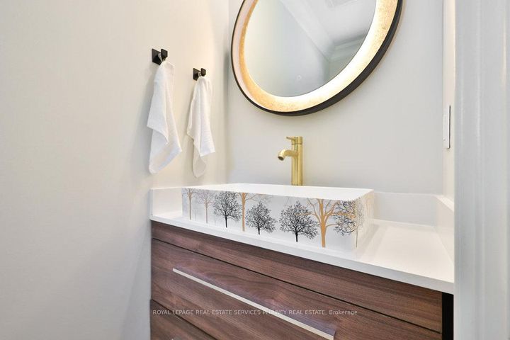 Photo 16 at 1033 Wenleigh Court, Lorne Park, Mississauga