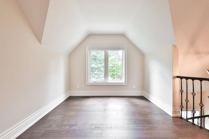Photo 19 at 1033 Wenleigh Court, Lorne Park, Mississauga