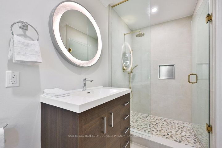Photo 27 at 1033 Wenleigh Court, Lorne Park, Mississauga