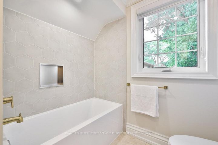 Photo 32 at 1033 Wenleigh Court, Lorne Park, Mississauga