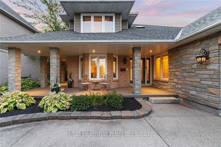 Photo 2 at 117 Miller Drive, Ancaster, Hamilton