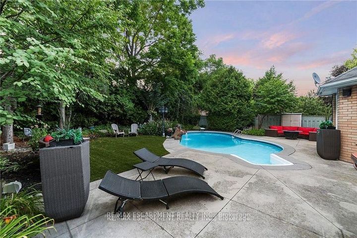 Photo 5 at 117 Miller Drive, Ancaster, Hamilton