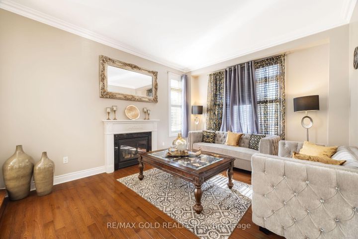 Photo 3 at 19 Eiffel Boulevard, Vales of Castlemore North, Brampton