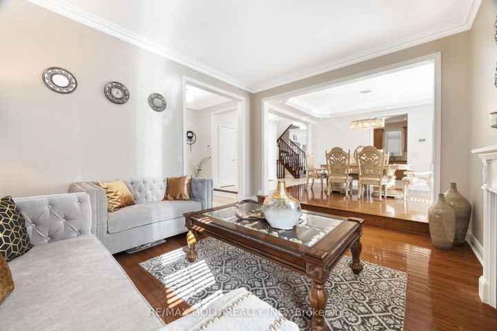 Photo 4 at 19 Eiffel Boulevard, Vales of Castlemore North, Brampton