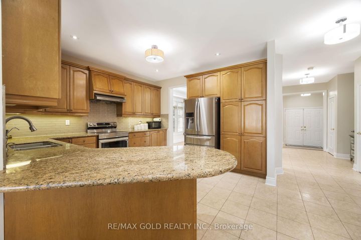 Photo 7 at 19 Eiffel Boulevard, Vales of Castlemore North, Brampton