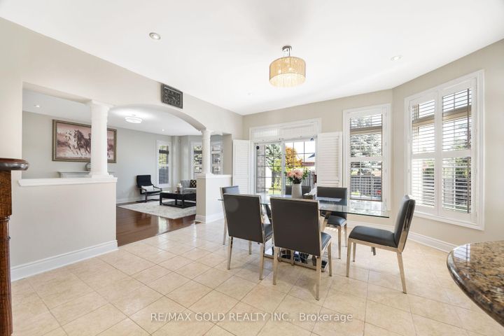 Photo 10 at 19 Eiffel Boulevard, Vales of Castlemore North, Brampton