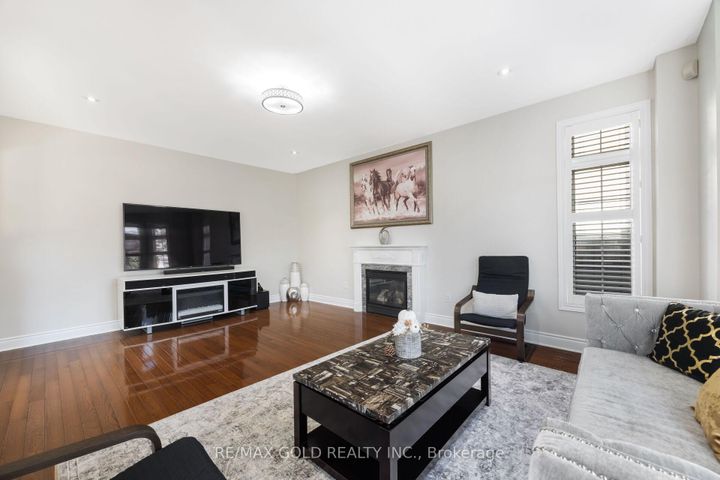 Photo 13 at 19 Eiffel Boulevard, Vales of Castlemore North, Brampton