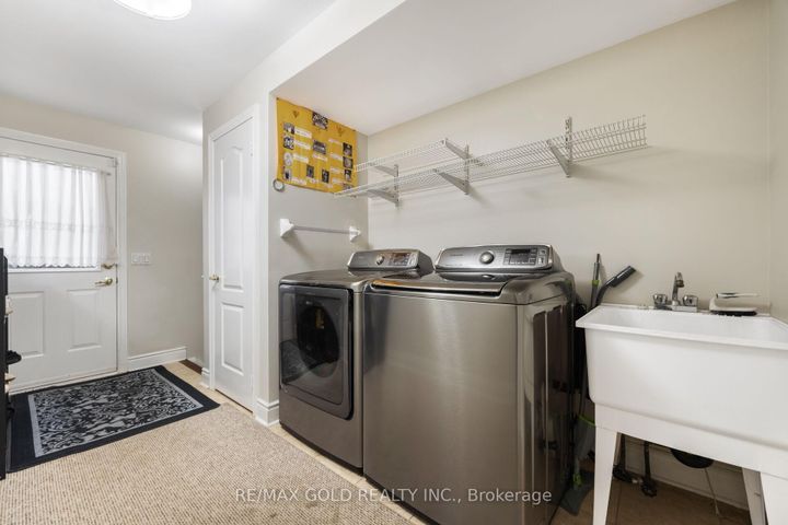 Photo 15 at 19 Eiffel Boulevard, Vales of Castlemore North, Brampton