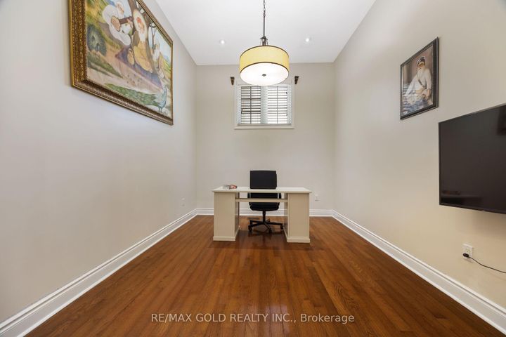 Photo 17 at 19 Eiffel Boulevard, Vales of Castlemore North, Brampton