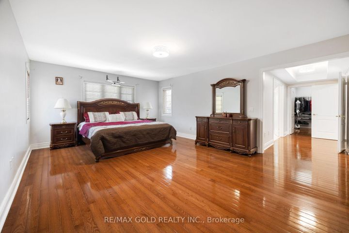 Photo 19 at 19 Eiffel Boulevard, Vales of Castlemore North, Brampton