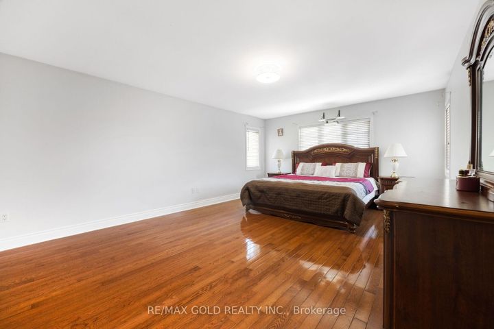 Photo 20 at 19 Eiffel Boulevard, Vales of Castlemore North, Brampton
