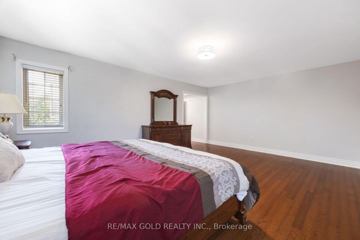 Photo 21 at 19 Eiffel Boulevard, Vales of Castlemore North, Brampton