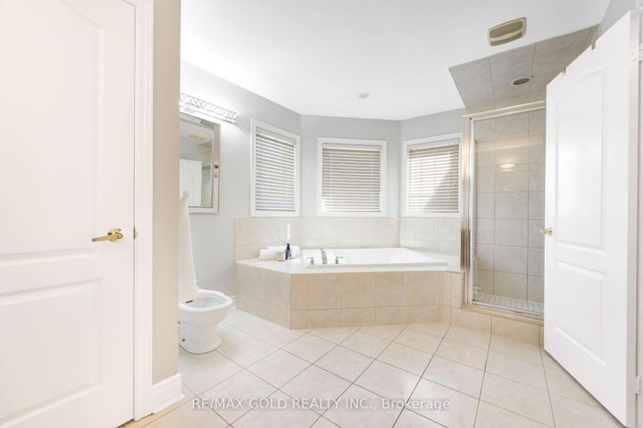 Photo 24 at 19 Eiffel Boulevard, Vales of Castlemore North, Brampton