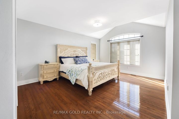 Photo 25 at 19 Eiffel Boulevard, Vales of Castlemore North, Brampton