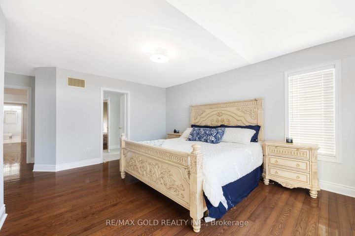 Photo 26 at 19 Eiffel Boulevard, Vales of Castlemore North, Brampton