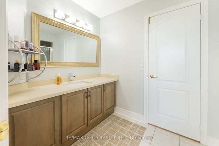 Photo 27 at 19 Eiffel Boulevard, Vales of Castlemore North, Brampton