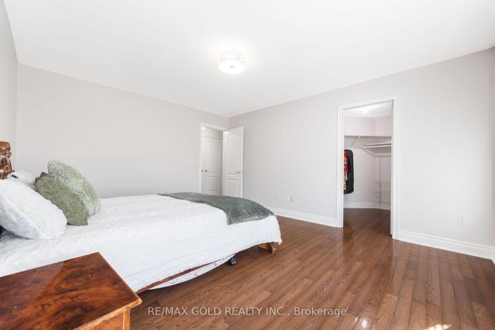 Photo 32 at 19 Eiffel Boulevard, Vales of Castlemore North, Brampton
