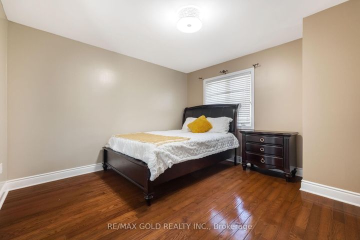 Photo 34 at 19 Eiffel Boulevard, Vales of Castlemore North, Brampton