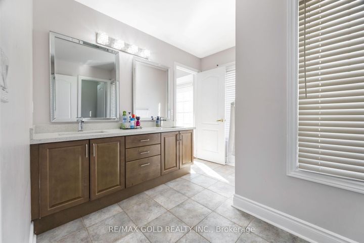 Photo 35 at 19 Eiffel Boulevard, Vales of Castlemore North, Brampton