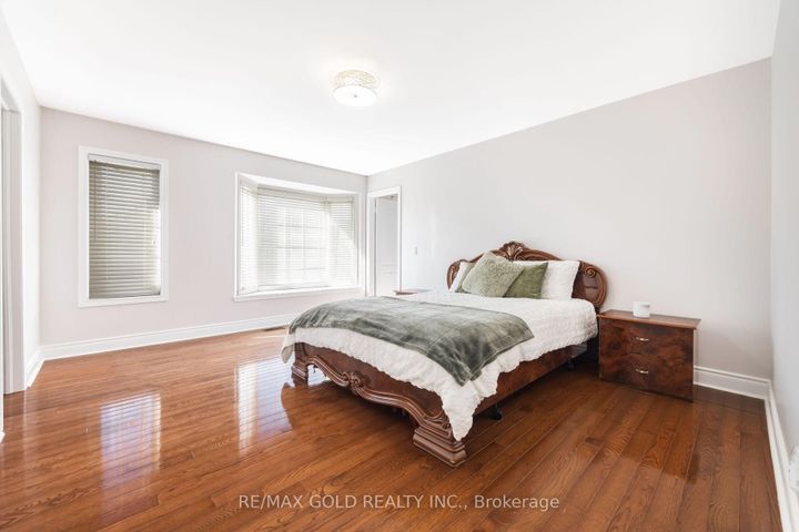 Photo 38 at 19 Eiffel Boulevard, Vales of Castlemore North, Brampton