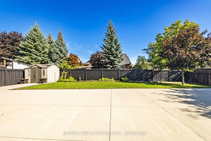 Photo 41 at 19 Eiffel Boulevard, Vales of Castlemore North, Brampton