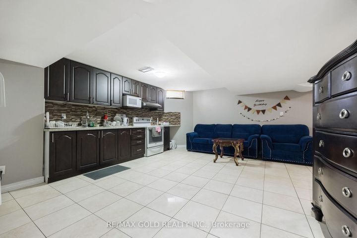 Photo 43 at 19 Eiffel Boulevard, Vales of Castlemore North, Brampton