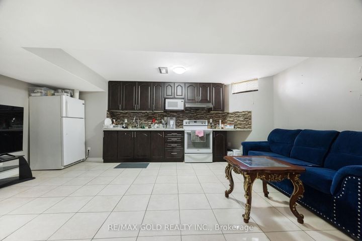 Photo 44 at 19 Eiffel Boulevard, Vales of Castlemore North, Brampton