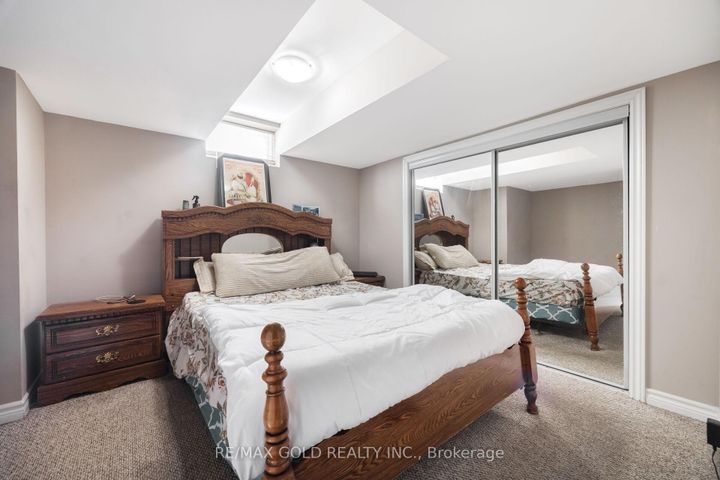 Photo 45 at 19 Eiffel Boulevard, Vales of Castlemore North, Brampton
