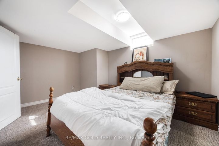 Photo 46 at 19 Eiffel Boulevard, Vales of Castlemore North, Brampton