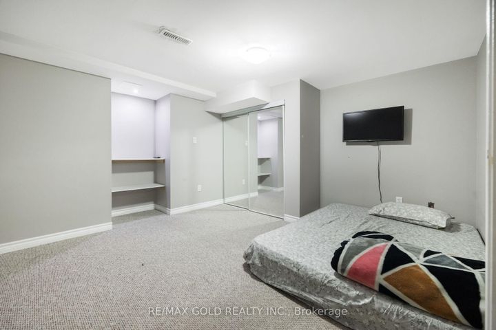Photo 47 at 19 Eiffel Boulevard, Vales of Castlemore North, Brampton