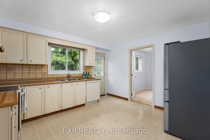Photo 10 at 56 Manning Crescent, College Manor, Newmarket