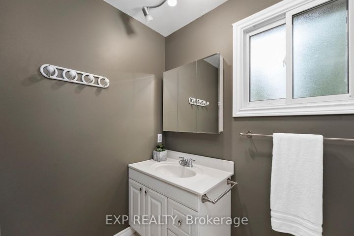 Photo 20 at 56 Manning Crescent, College Manor, Newmarket
