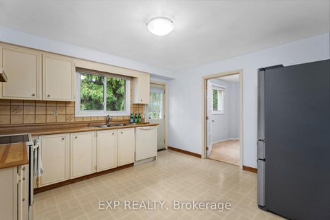 Photo 10 at 56 Manning Crescent, College Manor, Newmarket