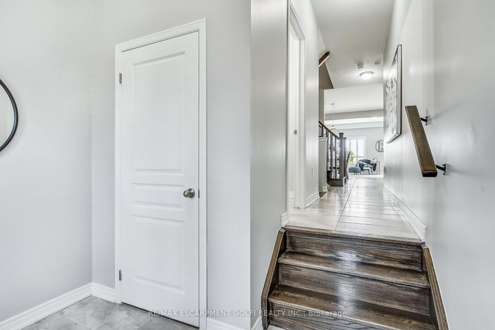 Photo 2 at 163 Lormont Boulevard, Stoney Creek, Hamilton